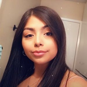 Meet your Posher, Alexia